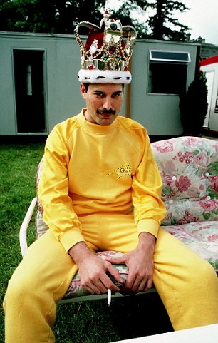 article-2043660-0E2E0F2C00000578-676_306x481